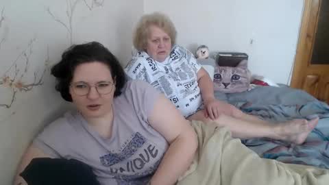 Snapshot of olyaandnetty chatting on 02-17-25, 09:46 OlyaAndNetty online show from 02-17-25, 09:46