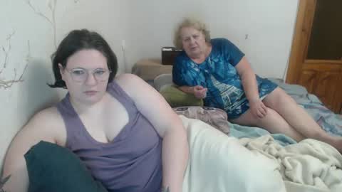 Snapshot of olyaandnetty chatting on 02-19-25, 08:41 OlyaAndNetty online show from 02-19-25, 08:41