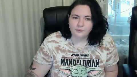 Snapshot of olyaandnetty chatting on 10-14-25, 02:40 OlyaAndNetty online show from 10-14-25, 02:40