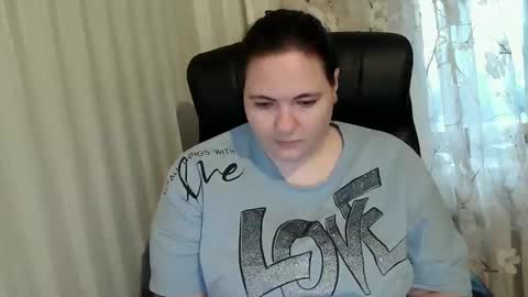 Snapshot of olyaandnetty chatting on 10-17-25, 02:08 OlyaAndNetty online show from 10-17-25, 02:08