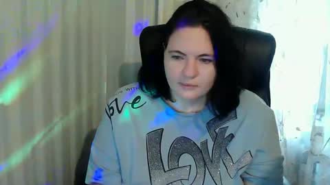 Snapshot of olyaandnetty chatting on 10-18-25, 11:00 OlyaAndNetty online show from 10-18-25, 11:00