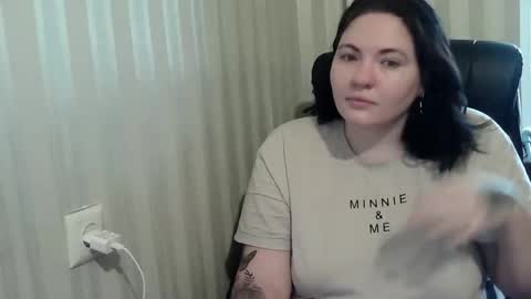 Snapshot of olyaandnetty chatting on 10-29-25, 07:32 OlyaAndNetty online show from 10-29-25, 07:32