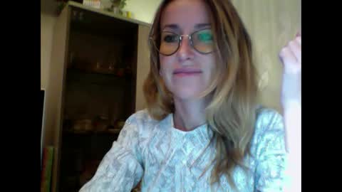 olyra11 online show from 10-04-25, 07:01