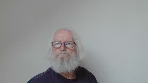 Snapshot of onanister chatting on 10-17-25, 02:19 Somewhere over the rainbow online show from 10-17-25, 02:19