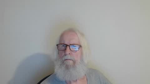 Snapshot of onanister chatting on 11-11-25, 09:15 Somewhere over the rainbow online show from 11-11-25, 09:15