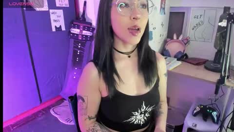 Snapshot of oni_dakotta chatting on 09-29-25, 10:42 oni_dakotta online show from 09-29-25, 10:42