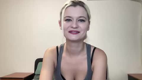 Snapshot of onika_cox chatting on 10-02-25, 09:44 Onika online show from 10-02-25, 09:44