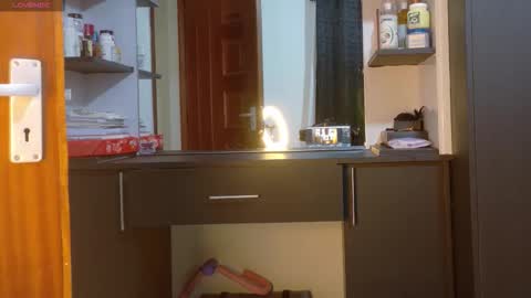 Snapshot of online_bestie chatting on 01-19-26, 08:07 Bestie online show from 01-19-26, 08:07