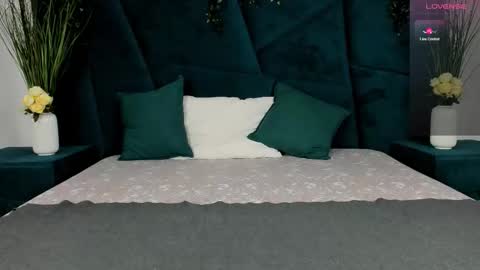 Snapshot of only_eric chatting on 10-17-25, 09:45 Erick online show from 10-17-25, 09:45