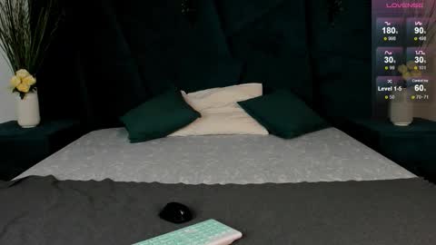 Snapshot of only_eric chatting on 11-18-25, 07:35 Erick online show from 11-18-25, 07:35