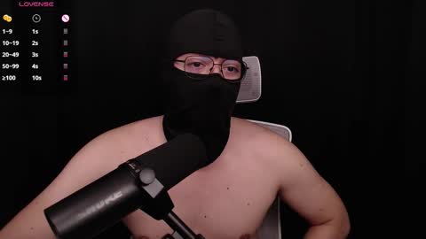 Snapshot of onlycosplayguy chatting on 11-04-25, 12:43 Dante online show from 11-04-25, 12:43