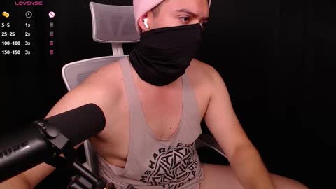 Snapshot of onlycosplayguy chatting on 11-05-25, 11:27 Dante online show from 11-05-25, 11:27