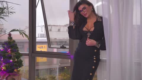 Nicolle online show from 12-10-24, 08:40