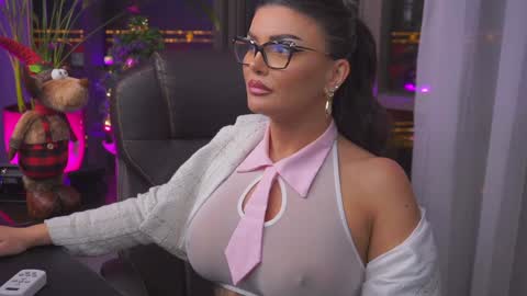 Nicolle online show from 12-13-24, 06:59