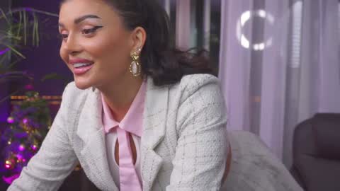 Nicolle online show from 12-13-24, 10:02