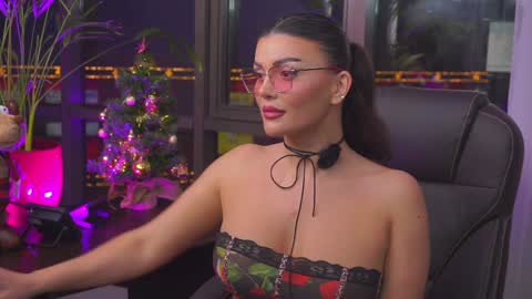 Nicolle online show from 12-17-24, 05:58