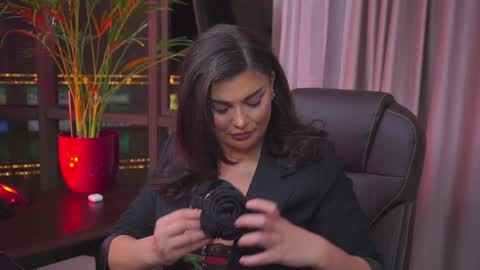 Nicolle online show from 01-08-25, 04:44