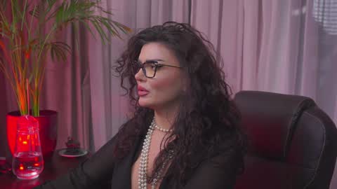 Nicolle online show from 01-12-25, 02:14