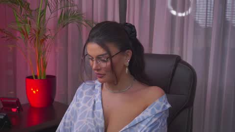 Nicolle online show from 01-19-25, 03:32