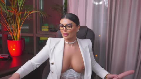 Nicolle online show from 01-26-25, 05:02