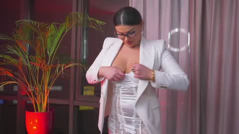 Nicolle online show from 01-26-25, 11:18