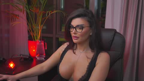 Nicolle online show from 01-30-25, 10:30