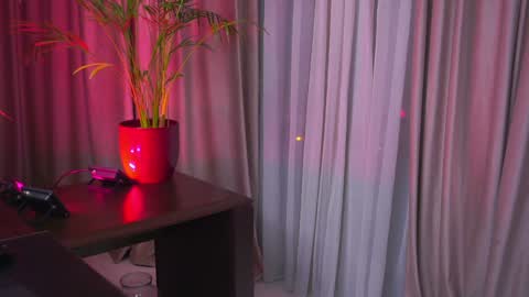 Nicolle online show from 02-02-25, 12:30
