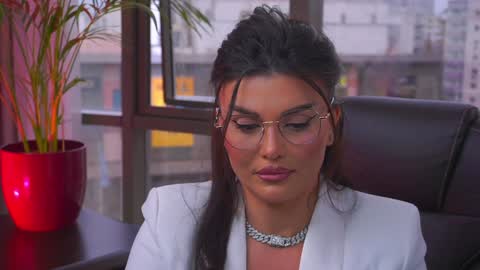 Nicolle online show from 02-02-25, 02:24