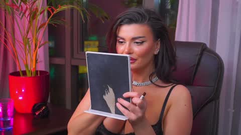 Nicolle online show from 02-02-25, 08:30