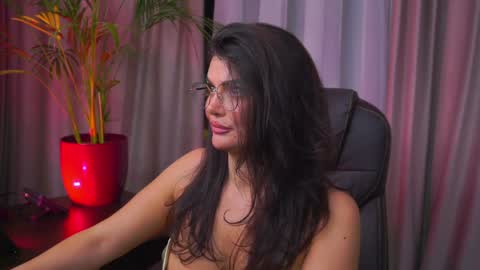 Nicolle online show from 02-07-25, 07:49