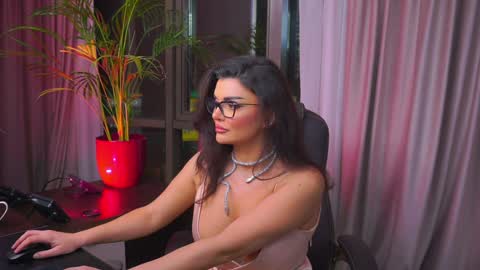 Nicolle online show from 02-08-25, 09:57