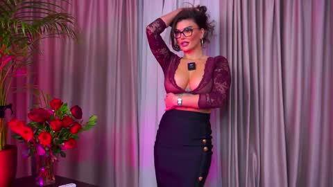 Nicolle online show from 09-08-25, 08:19