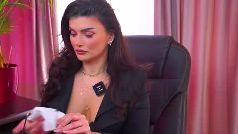 Nicolle online show from 10-01-25, 10:54