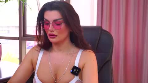 Nicolle online show from 10-06-25, 10:34