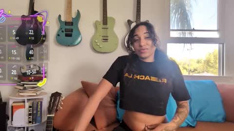 Snapshot of onlystrings chatting on 01-14-26, 09:20 Duo online show from 01-14-26, 09:20