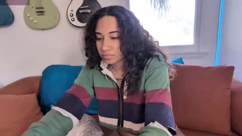 Snapshot of onlystrings chatting on 02-07-26, 10:35 Duo online show from 02-07-26, 10:35