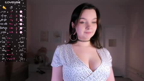  Chloe  follow me  online show from 01-12-25, 01:37