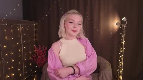 Snapshot of oopsiebegentle chatting on 02-19-26, 04:58 Annie online show from 02-19-26, 04:58