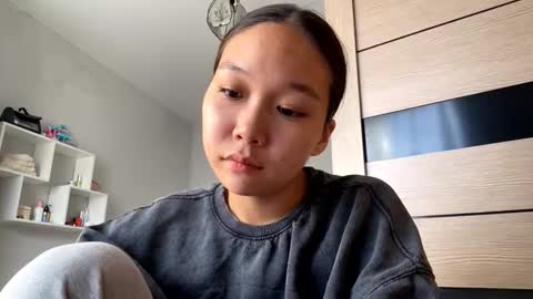 Snapshot of oracowee chatting on 09-12-25, 09:09 Miha online show from 09-12-25, 09:09