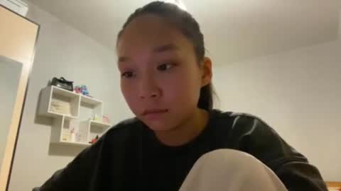 Snapshot of oracowee chatting on 09-22-25, 03:14 Miha online show from 09-22-25, 03:14