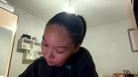 Snapshot of oracowee chatting on 09-30-25, 05:07 Miha online show from 09-30-25, 05:07