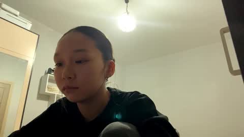 Snapshot of oracowee chatting on 10-05-25, 04:16 Miha online show from 10-05-25, 04:16