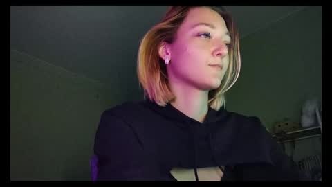 Snapshot of orange___melani chatting on 03-02-25, 03:05 Melani online show from 03-02-25, 03:05