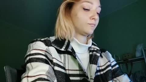 Snapshot of orange___melani chatting on 03-05-25, 03:29 Melani online show from 03-05-25, 03:29