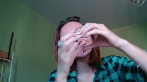 Snapshot of orange___melani chatting on 09-17-25, 10:28 Melani online show from 09-17-25, 10:28