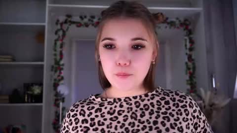 Snapshot of orastarcher chatting on 12-14-25, 02:50 Jenny online show from 12-14-25, 02:50