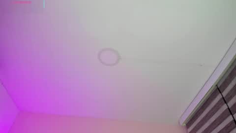 Snapshot of oriana_guzman chatting on 11-11-25, 11:05 Miss Guzman online show from 11-11-25, 11:05