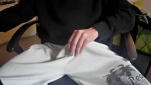 Snapshot of orobrus chatting on 10-30-25, 01:12 Oroborus online show from 10-30-25, 01:12