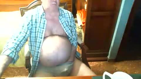 Snapshot of oscarw chatting on 12-10-24, 04:49 Oscar online show from 12-10-24, 04:49