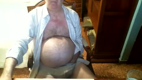 Snapshot of oscarw chatting on 10-18-25, 02:40 Oscar online show from 10-18-25, 02:40